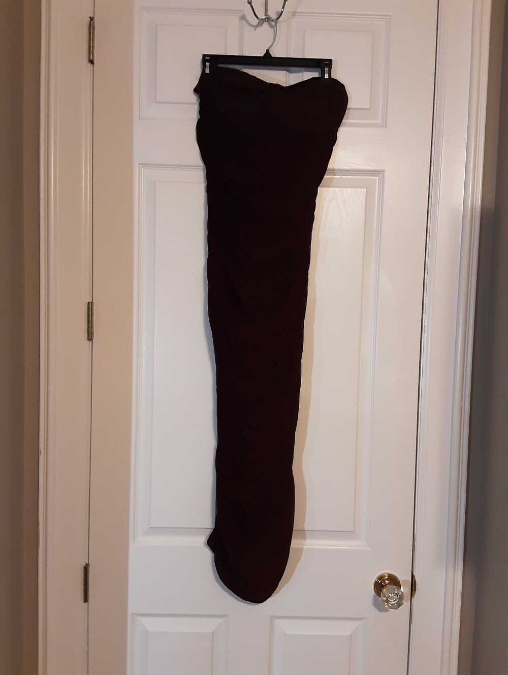 PrettyLittleThing Strapless Ruched Dress in Rust Brown - Picture 2 of 4
